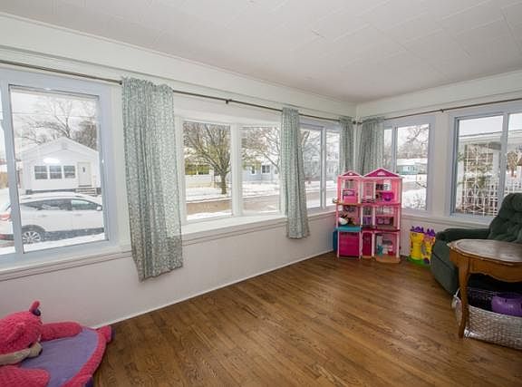 4th image of 1716 Wood St