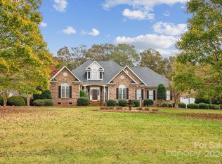 8010 Weddington Downs Dr, Matthews, NC 28104