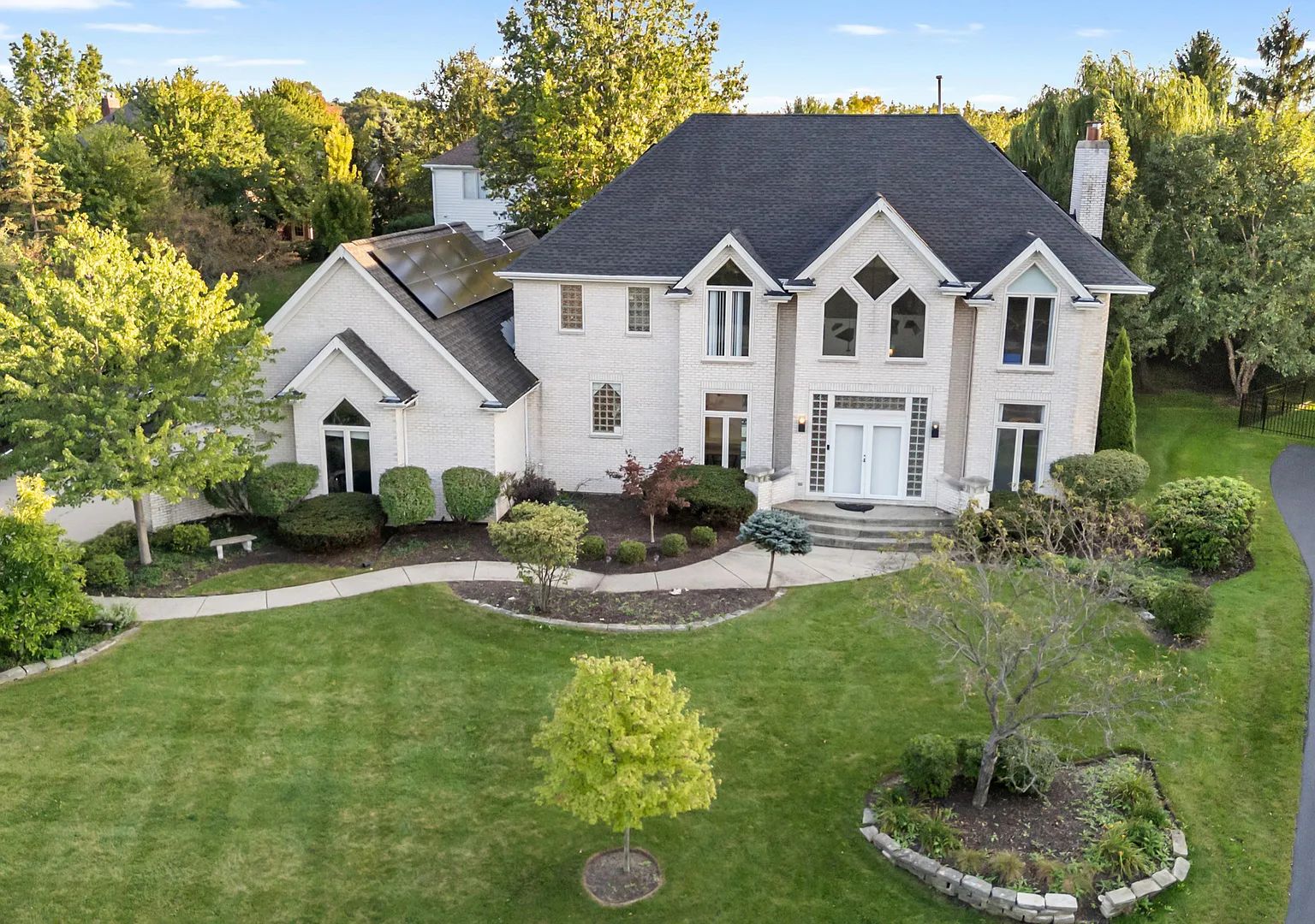 8 bed, 5.5 bath, 4236 sqft, $7,500 — Photo 2