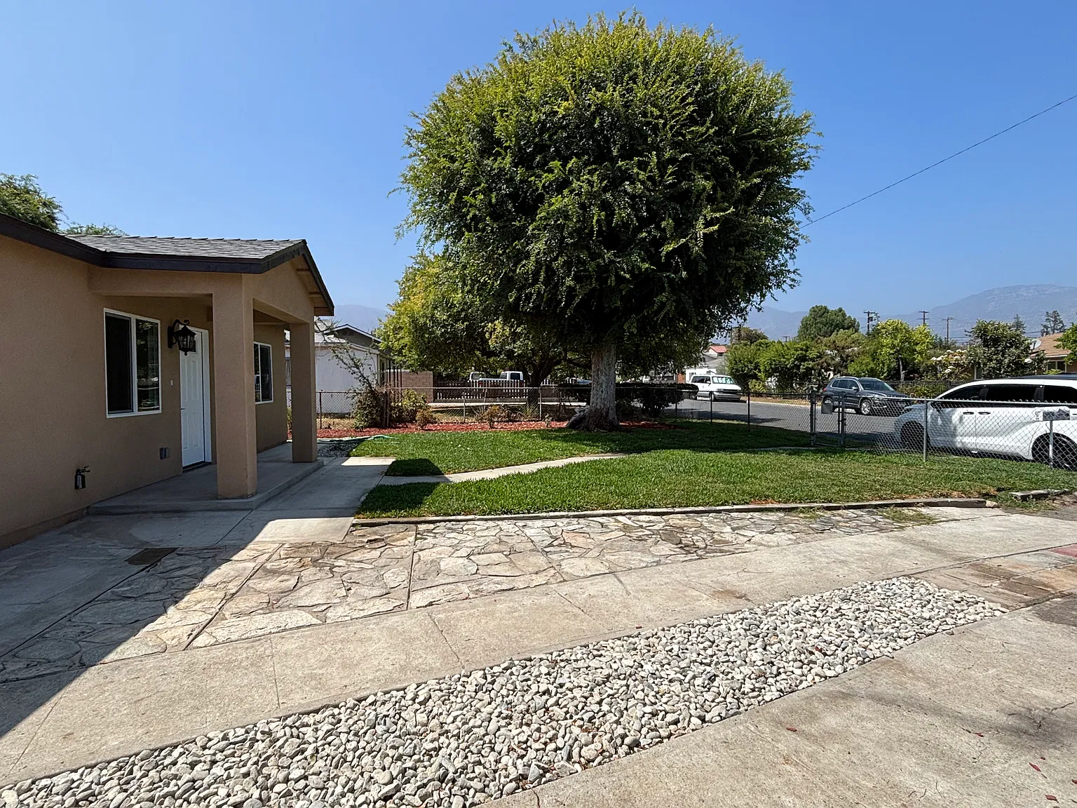3 bed, 961 sqft, $3,650 — Photo 2