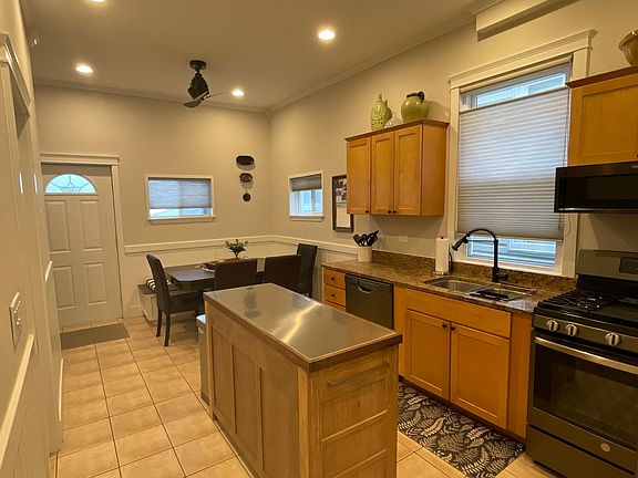 3rd image of 2717 N Artesian Ave Unit 1