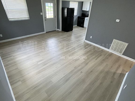 3rd image of 2245 Admiral Dr