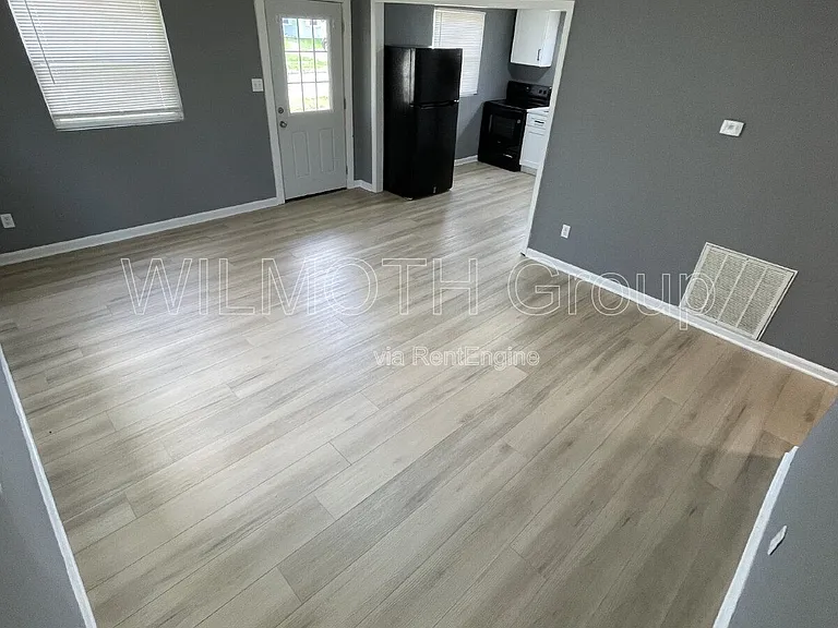 2245 Admiral Dr — Photo 3