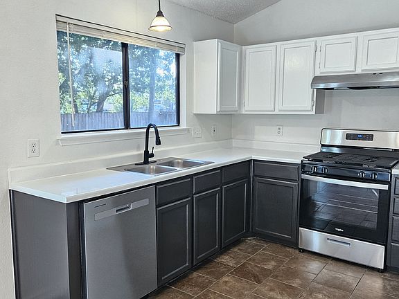 5th image of 1907 Bluebonnet Dr
