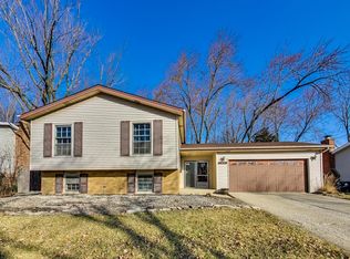 810 69th St, Darien, IL 60561