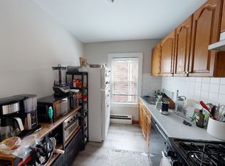 220 Banks St #2R, Cambridge, MA 02138