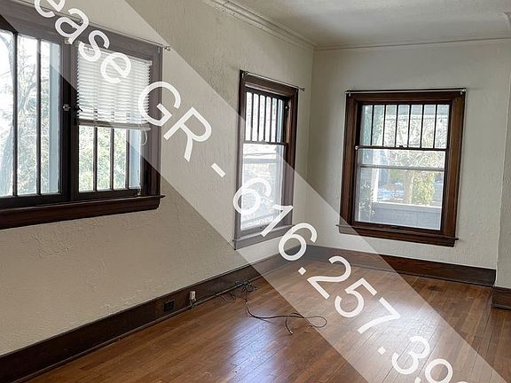 3rd image of 643 Fairview Ave NE