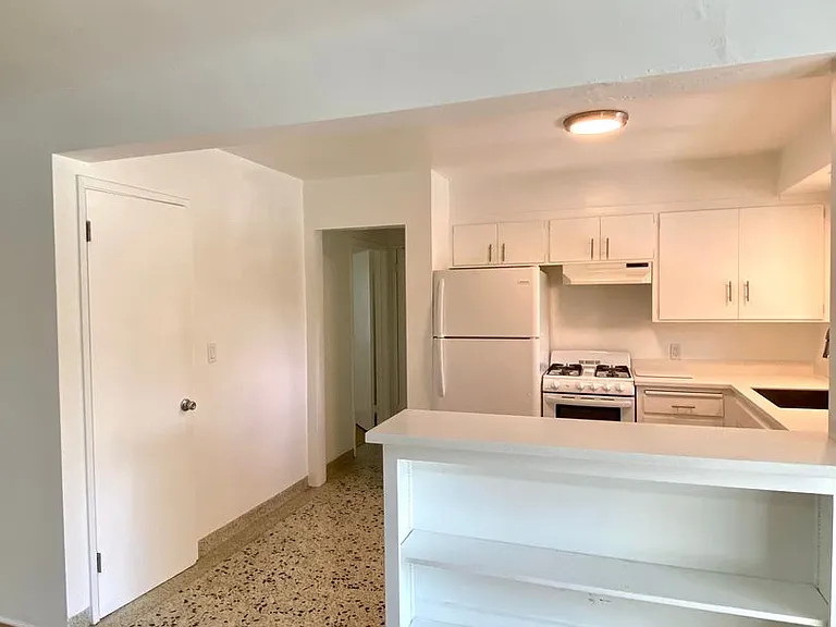 216 N Milpas St — Photo 5