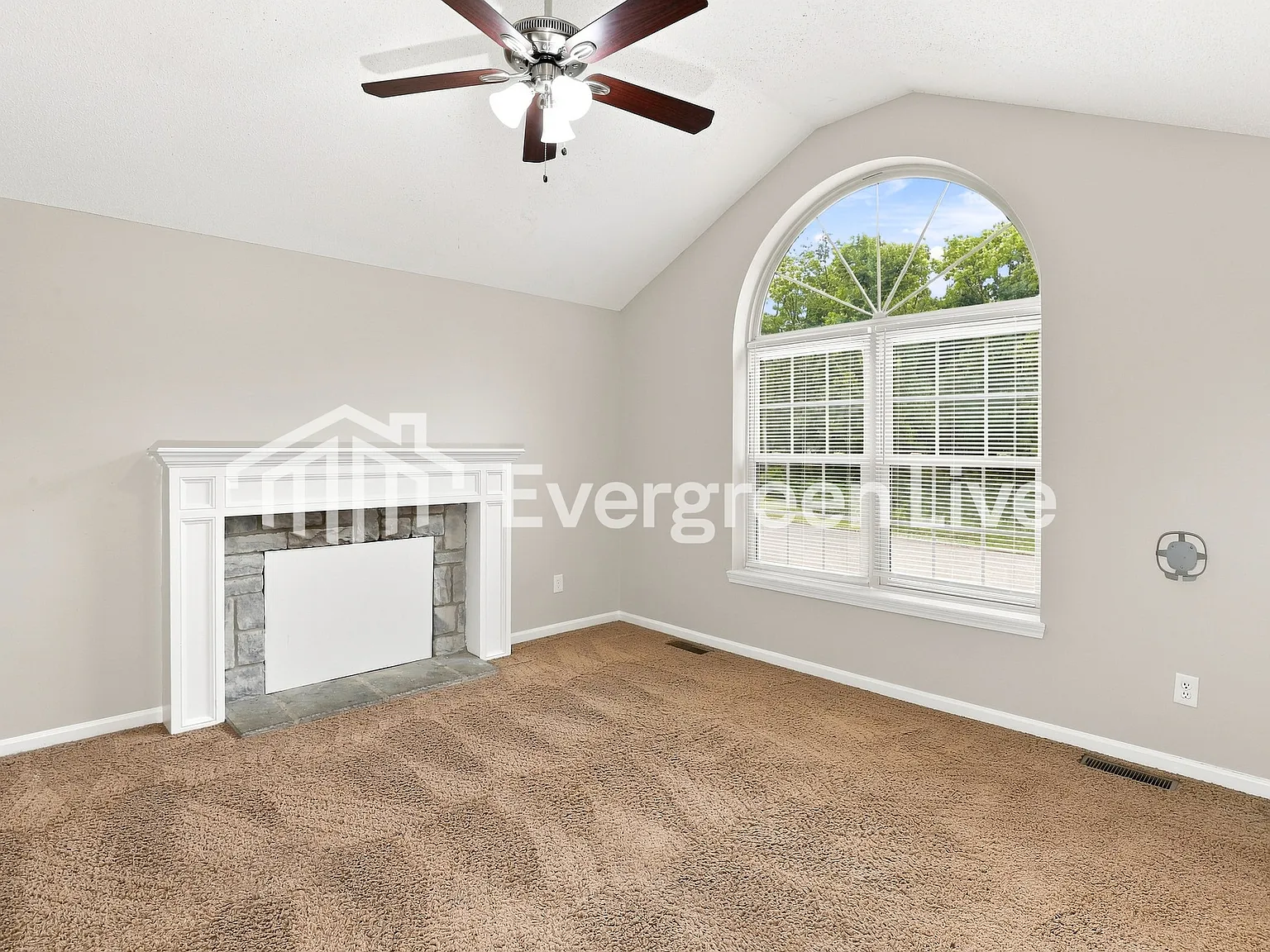 3 bed, 3.0 bath, 1452 sqft, $1,895 — Photo 2