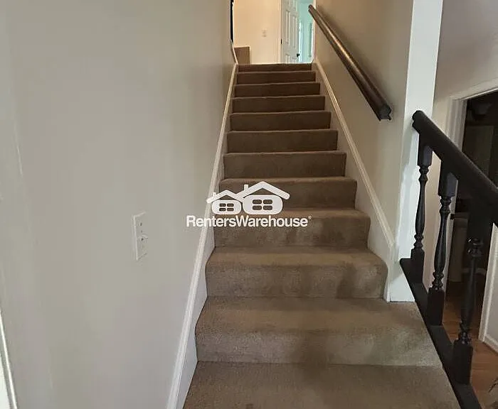 2501 Crestwood Cir — Photo 7