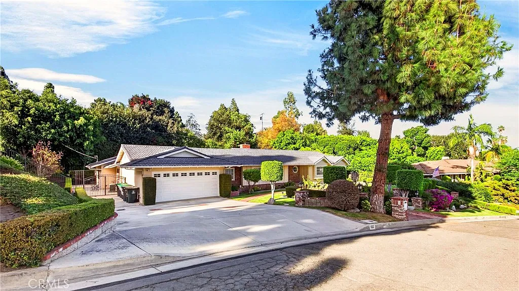 4 bed, 3.5 bath, 3295 sqft, $8,000 — Photo 4
