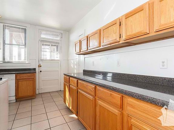 4th image of 1115 W Oakdale Ave #A2a