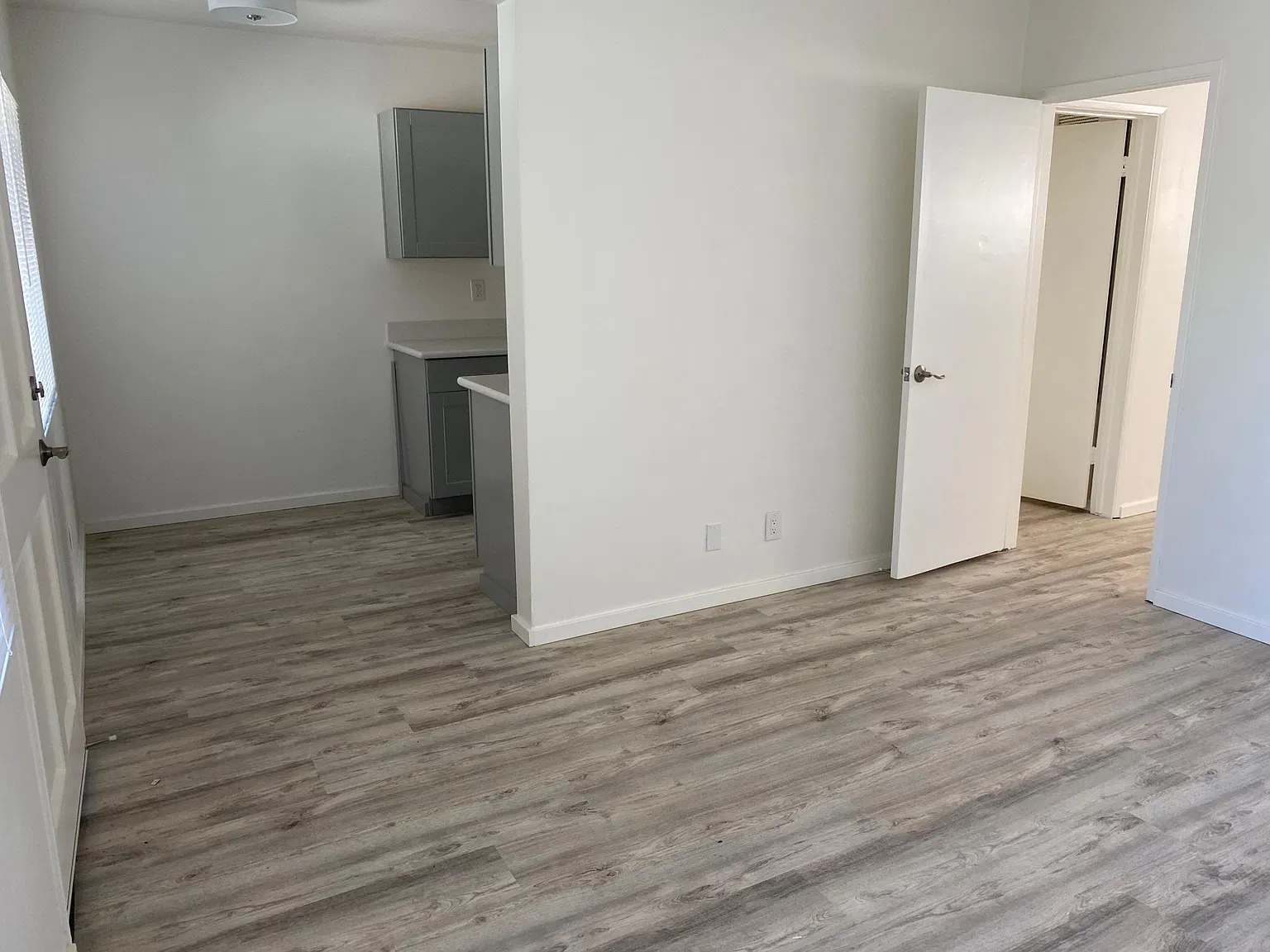 901 Grand Ave — Photo 2