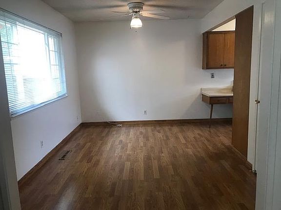 5th image of 332 Carriage Dr #3