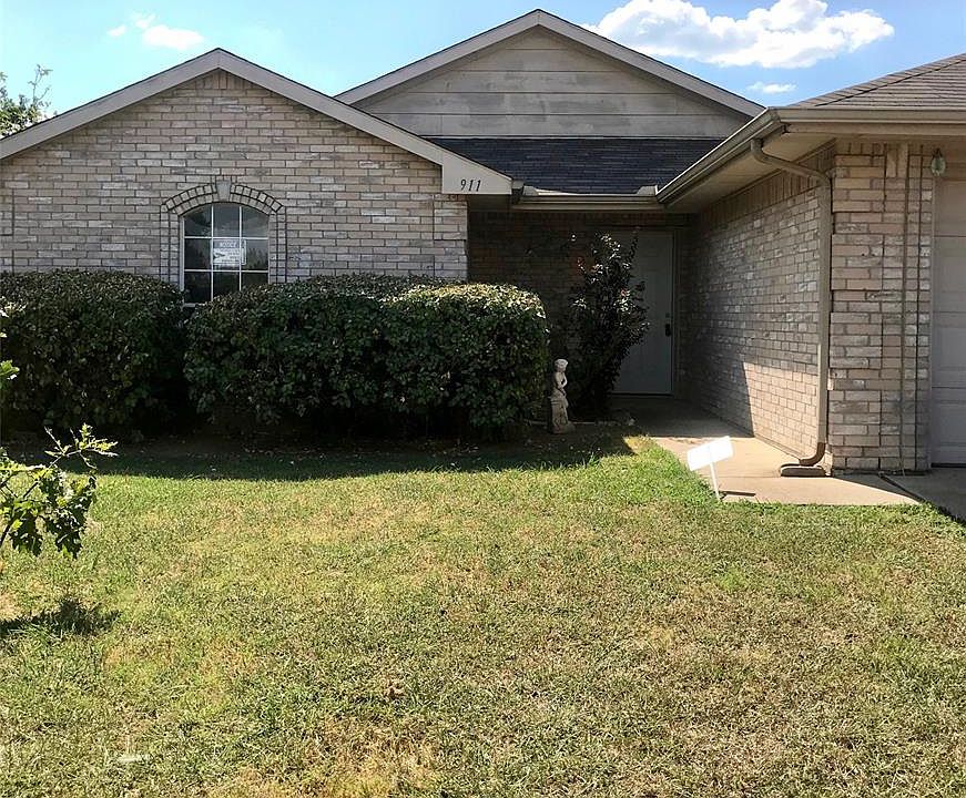 1st image of 911 Algonquin Dr