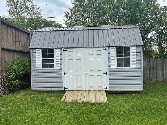 12’ x 16’ lofted high barn
