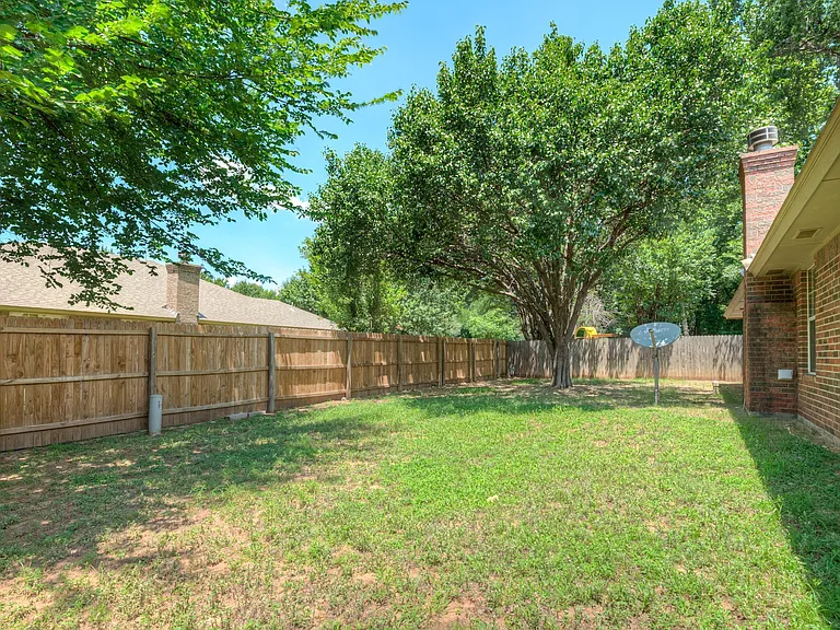 304 Eccell Ct — Photo 17