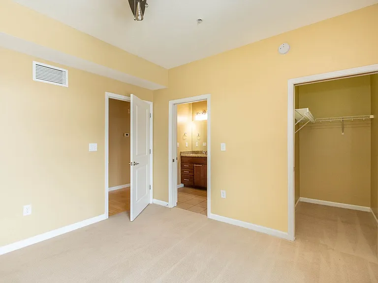 422 E Kirkwood Ave — Photo 32