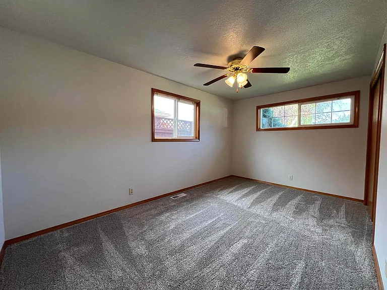 2529 Taylor Ave — Photo 5