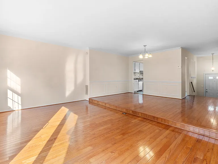 225 Lazy Hollow Dr — Photo 2