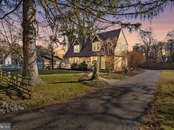 35 Orchard Ln, Berwyn, PA 19312