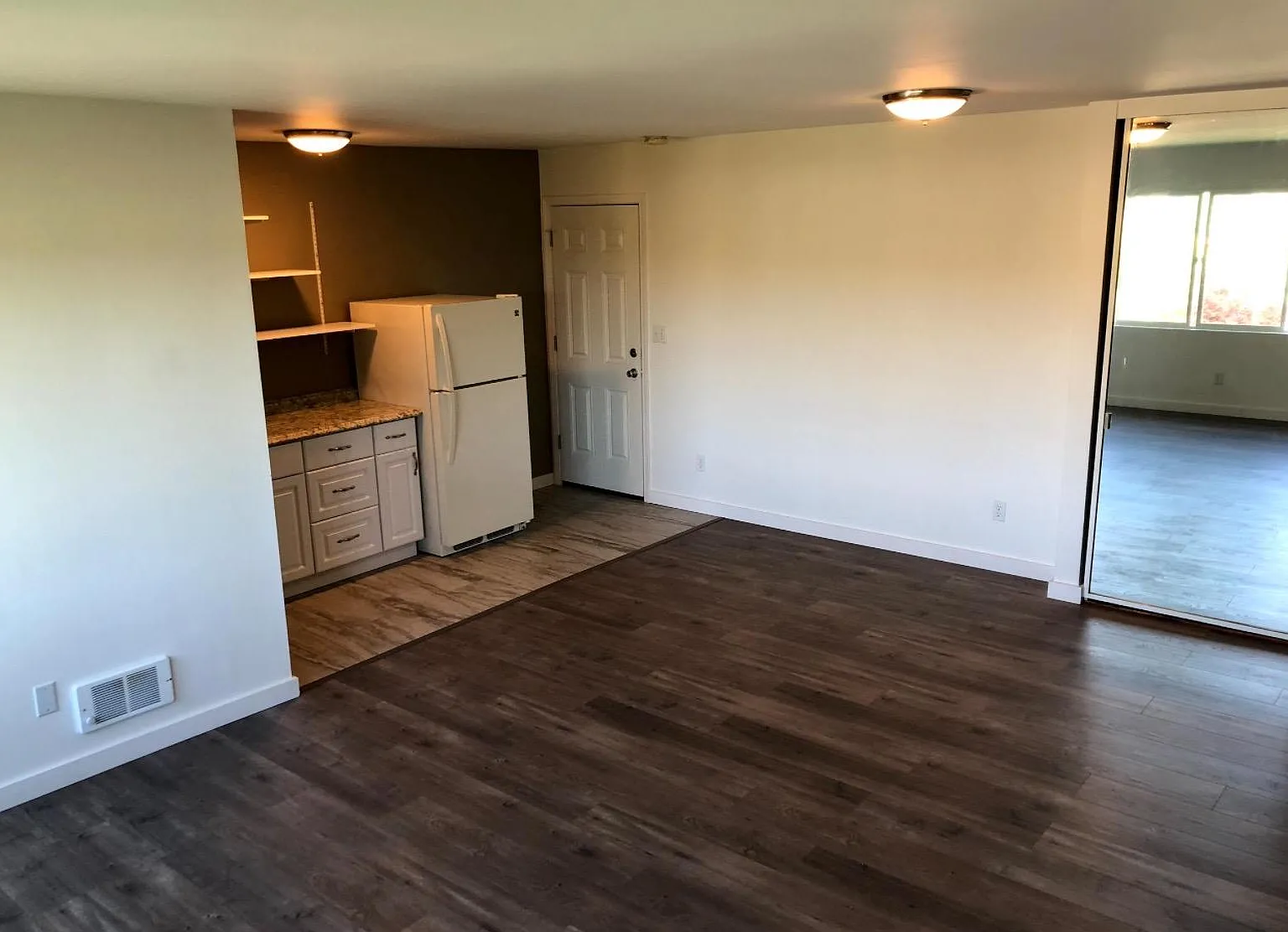 Studio, 450 sqft, $1,050 — Photo 1