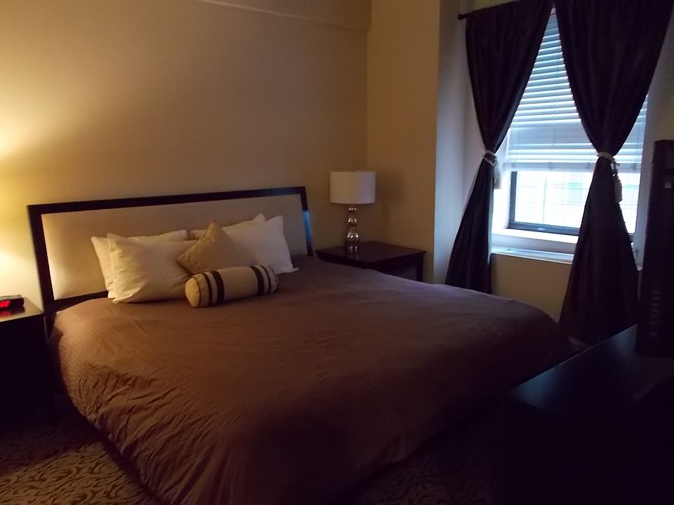 1st image of 150 W 51st St APT 1006