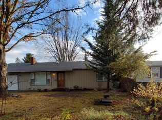 1077 SE Ashley Pl, Grants Pass, OR 97526
