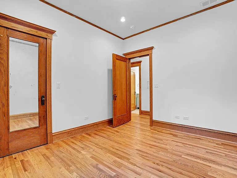 1233 N Hoyne Ave #1 — Photo 8