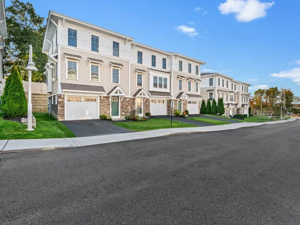 16 Hines Way #16, Newburyport, MA 01950
