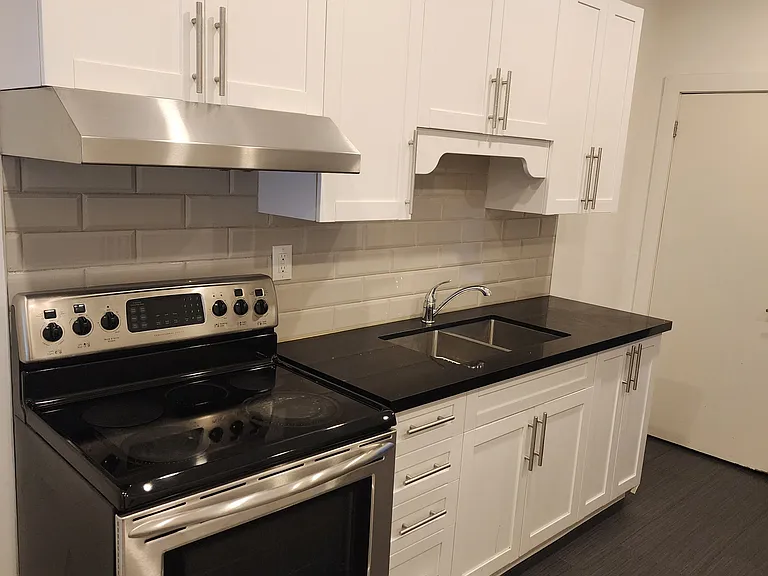 16 Russett Ave — Photo 2