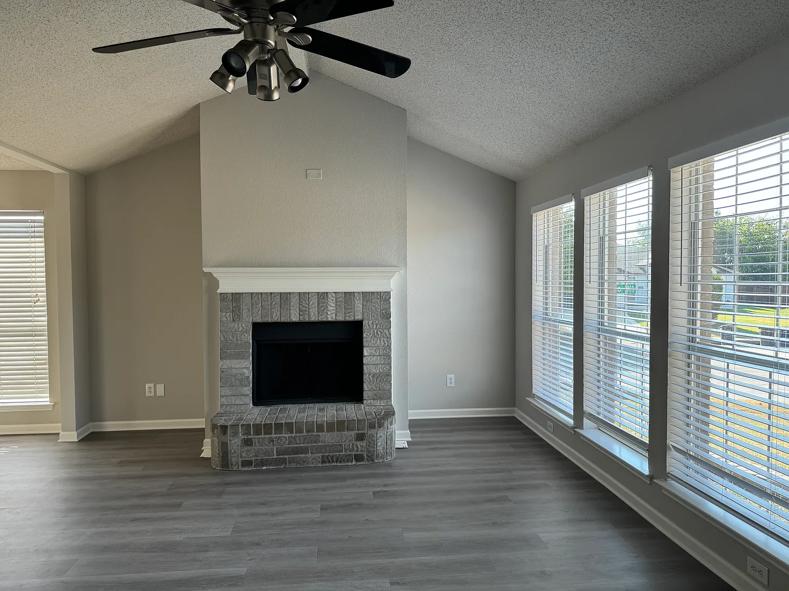 3 bed, 1153 sqft, $1,900 — Photo 3