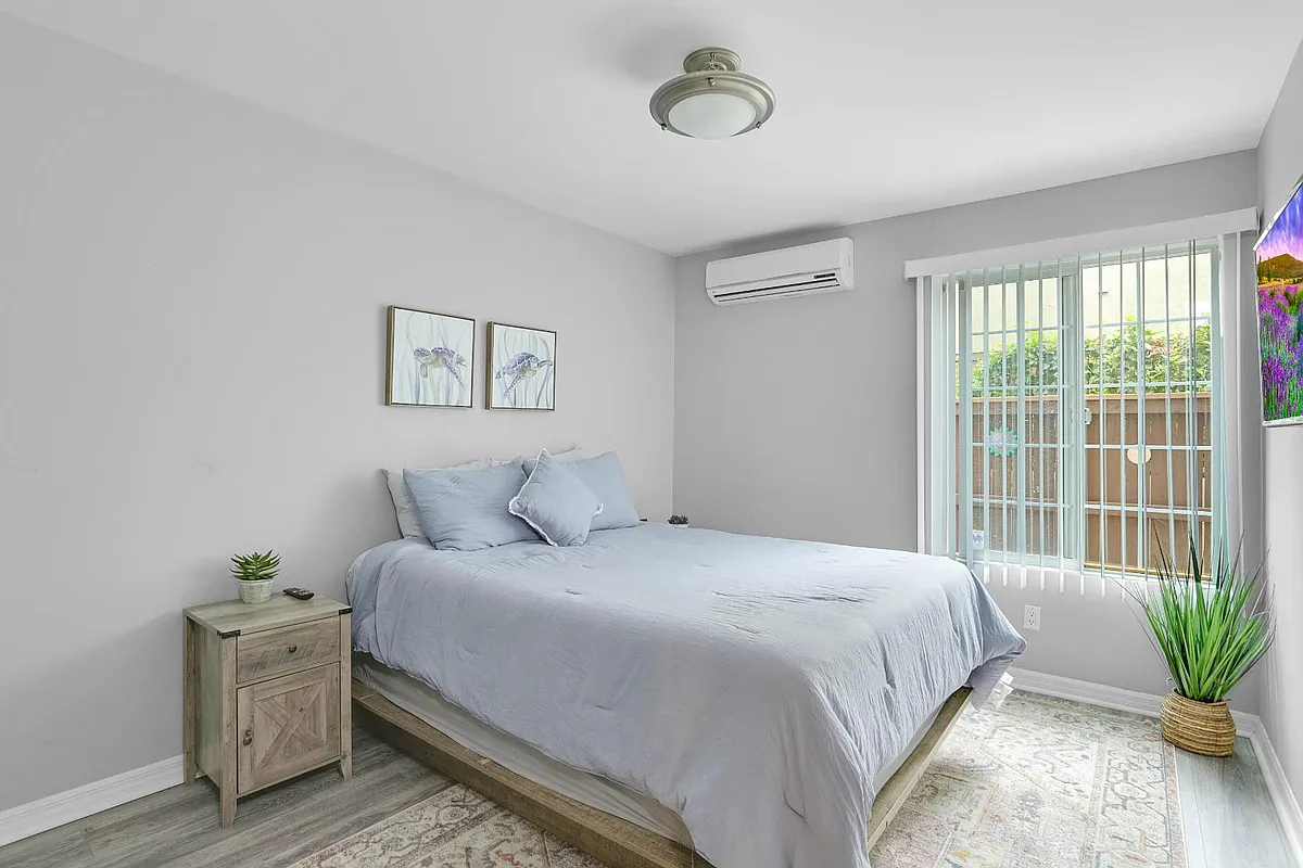 Unit Photo - 5252 Balboa Arms Dr #166
