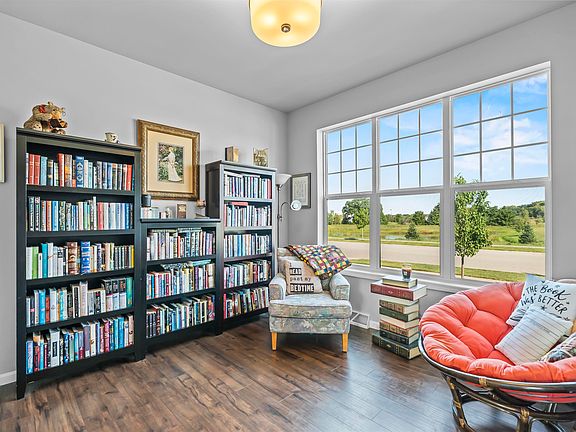 4th image of 583 E Chapel Royal Dr