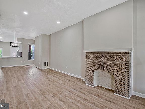 5th image of 1625 N Rosedale St