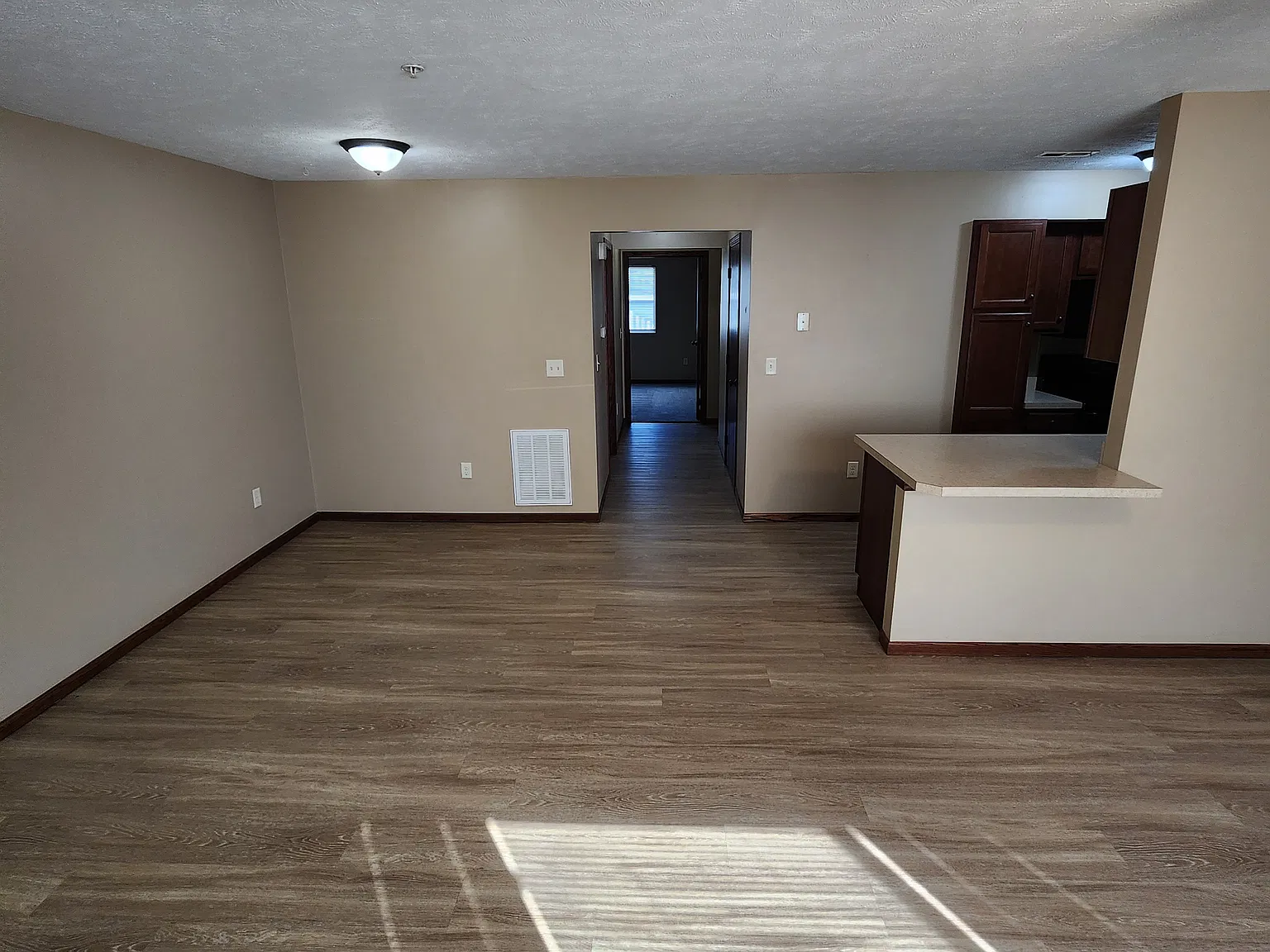 2 bed, $1,000 — Photo 3