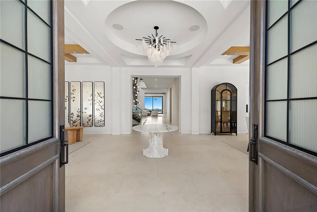 7 bed, 10.0 bath, 11199 sqft, $95,000 — Photo 3