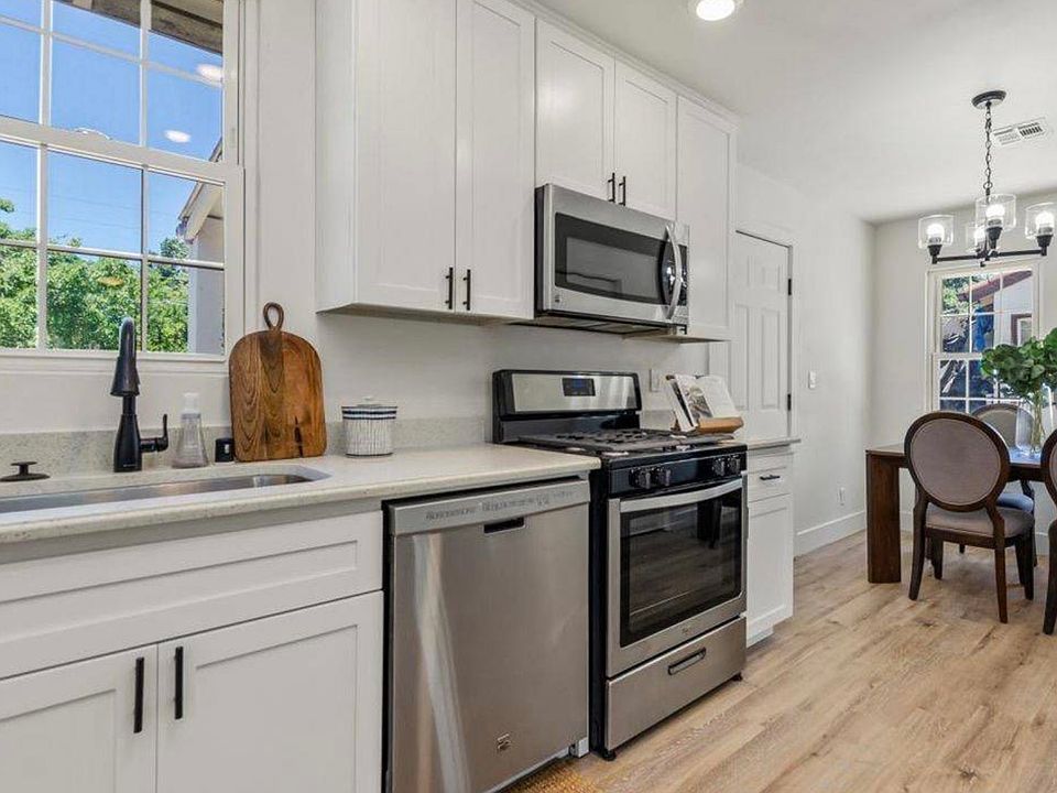 1st image of 1511 W Oxford Way