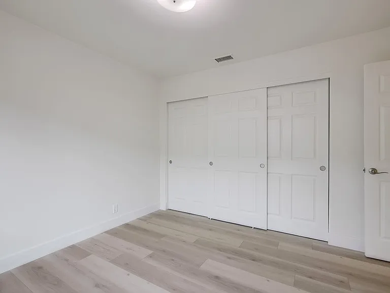 19312 Harding Ln — Photo 25