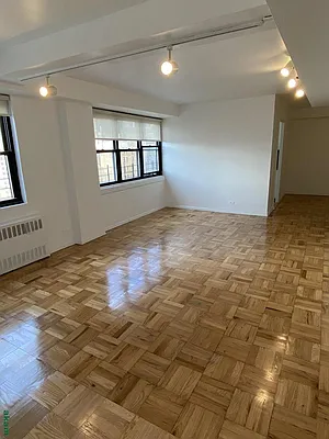 Rented by Akam Sales and Brokerage | media 10