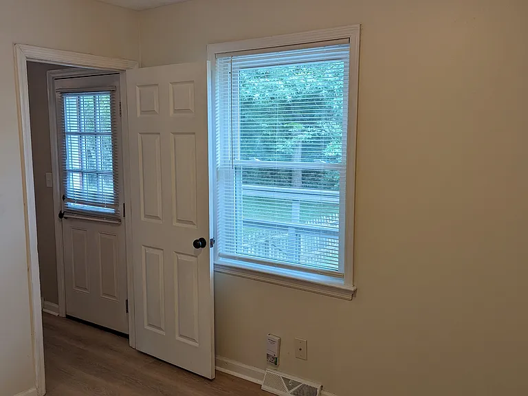 474 Woodview Dr — Photo 16
