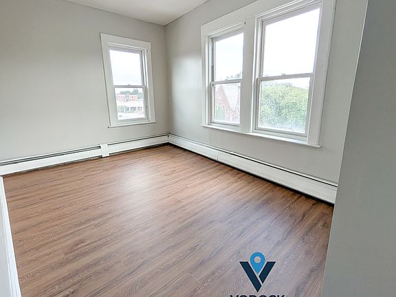 5th image of 1123 Main St #9