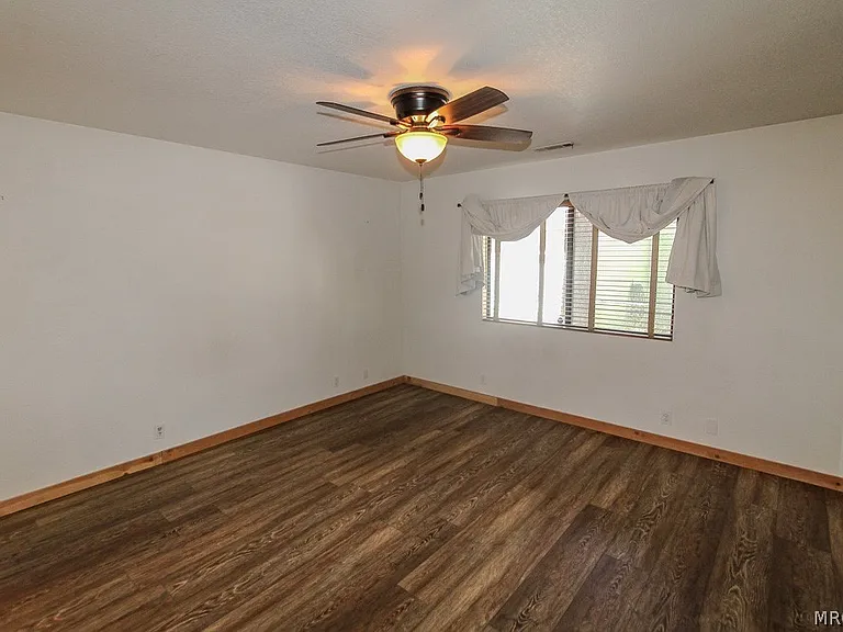 1064 Pine Ln — Photo 20