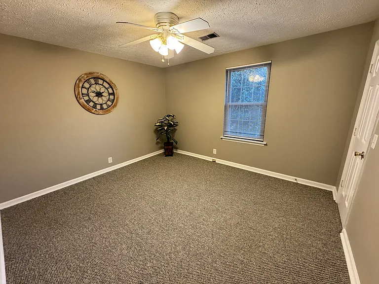 287 Donna Dr #E — Photo 11