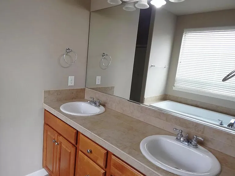 6344 NE Meadowgate Ct — Photo 16