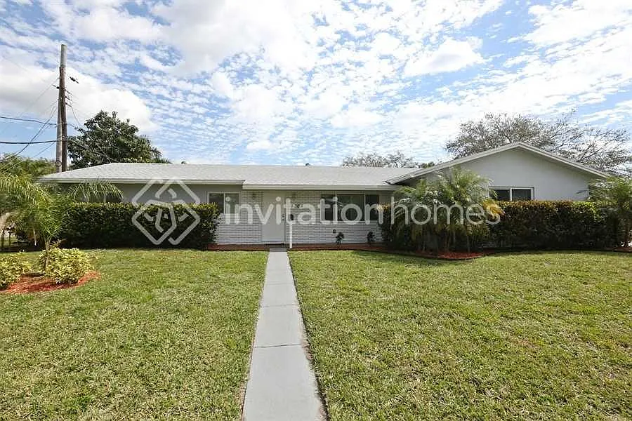 4904 SW 90th Ave Cooper City, FL 33328 — Photo 1