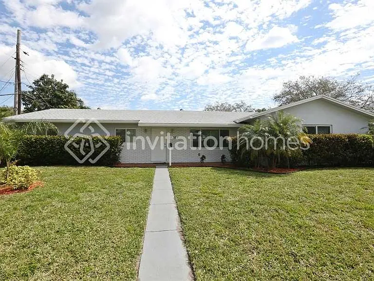4904 SW 90th Ave — Photo 1