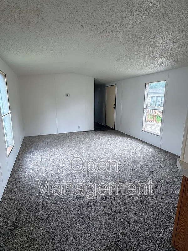3 bed, 2.0 bath, 980 sqft, $995 — Photo 3