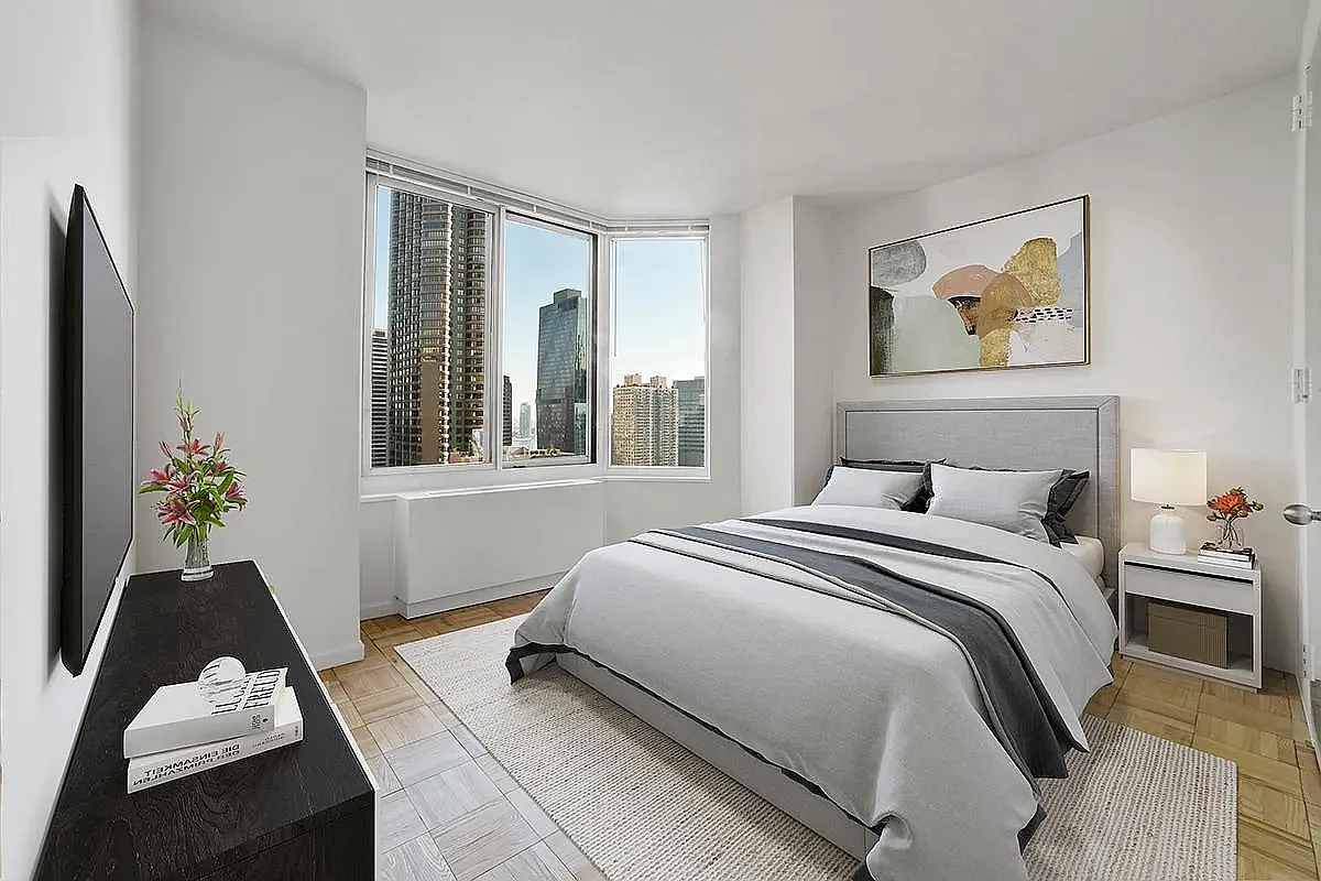 240 East 39th Street — Photo 2