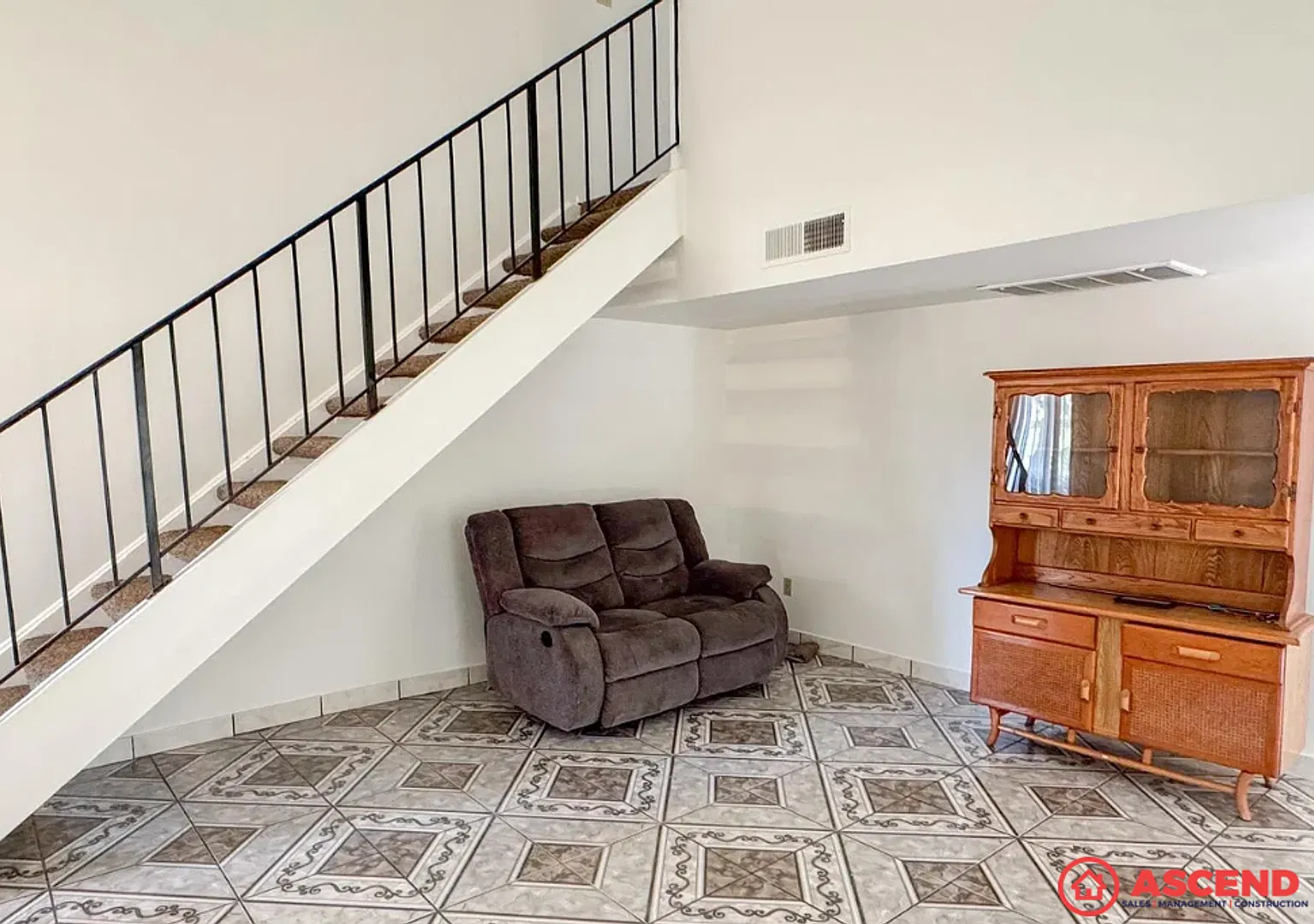 Pet-Friendly 2 Bed, 2 Bath Apartment in Southwest Bakersfield with Garage and Community Pool — Photo 2